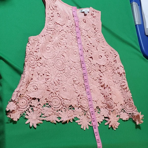 Iris size medium pink embroidered tank top - Picture 10 of 12